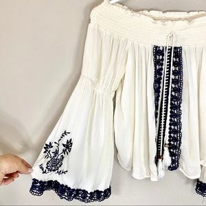 Cropped Embroidered Bell Sleeve PeasantTop M EUC